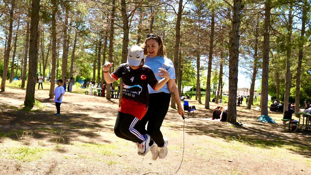 AİLE ÇOCUK SPOR KAMPI’NDA DAYANIŞMA, EĞLENCE VE SPOR BİR ARADA