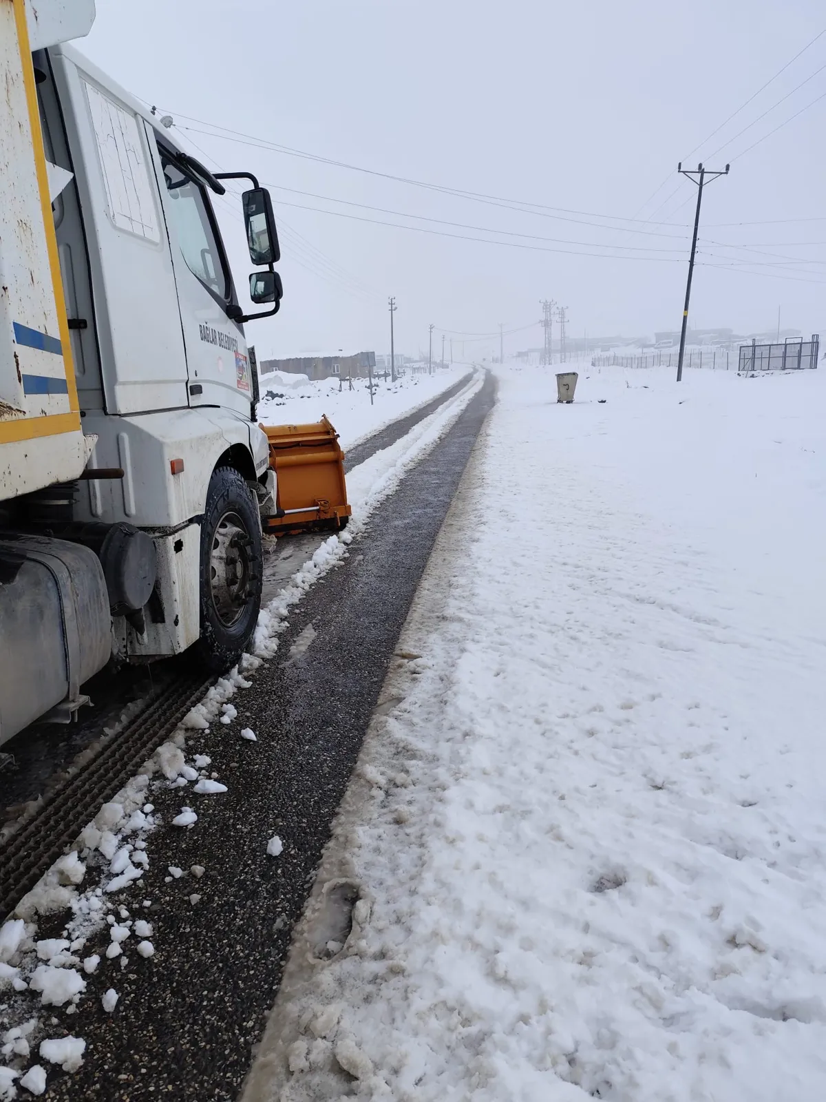 Bağlar Belediyesi ekipleri kırsal mahallelerde kar temizleme çalışmalarını sürdürüyor