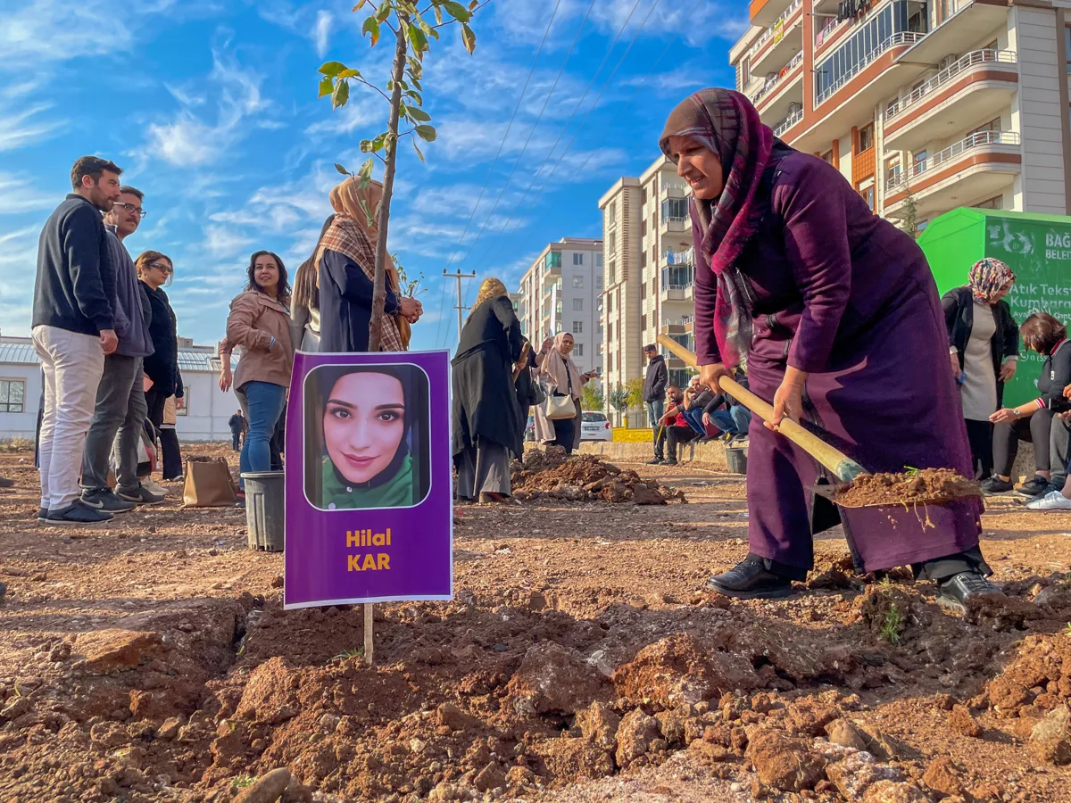 Katledilen kadınlar anısına fidanlar dikildi: Şiddeti birlikte durduracağız