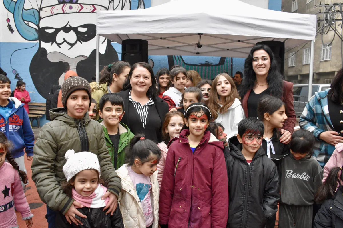 Eş Başkan Ayaz çocuklarla buluştu: Tüm çalışmalarımızı kendi dilimiz ve kültürümüzle yapıyoruz