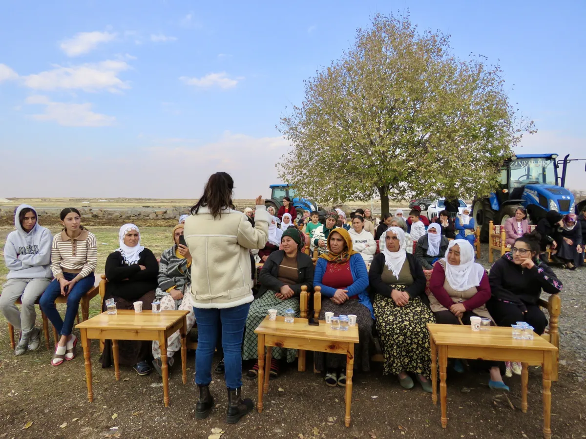 25 Kasım çalışmaları sürüyor: Pınaroğlu Mahallesi’nde farkındalık eğitimi düzenlendi