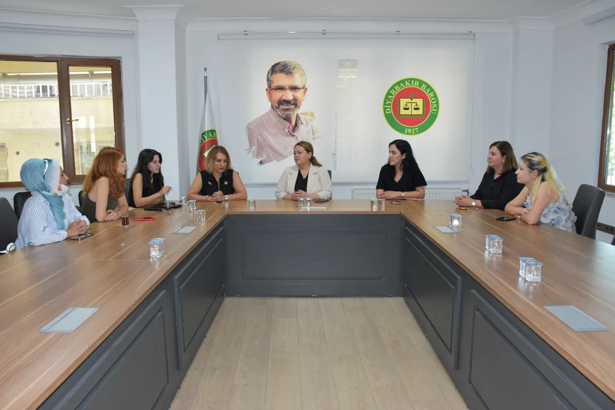 Eş Başkan Leyla Ayaz, Diyarbakır Barosu Kadın Hakları Merkezi’ni ziyaret etti