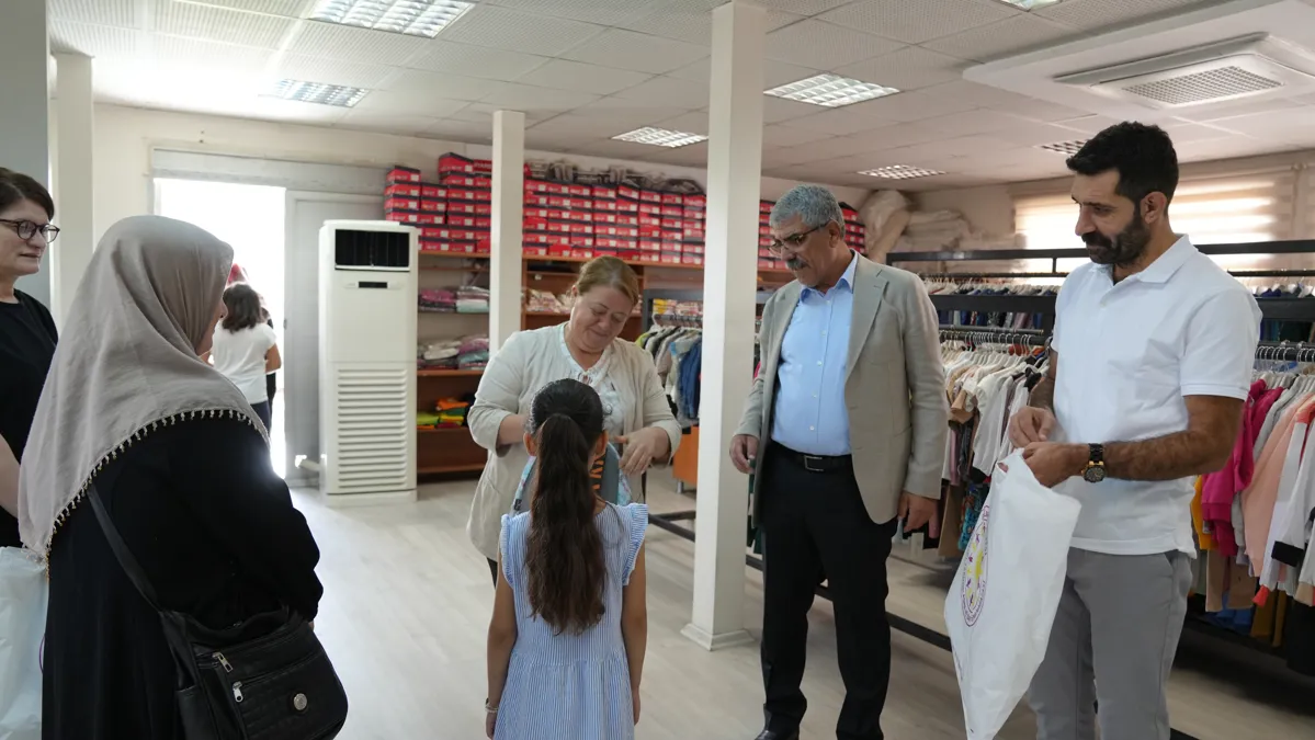 Bin öğrenciye çanta ve kırtasiye desteği sağlandı