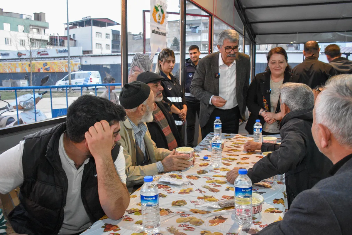 Eş Başkanlar halkla birlikte oruç açtı