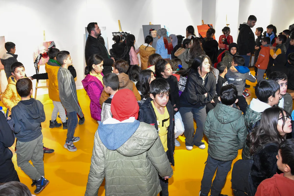 Çocuklar tiyatro ile buluştu