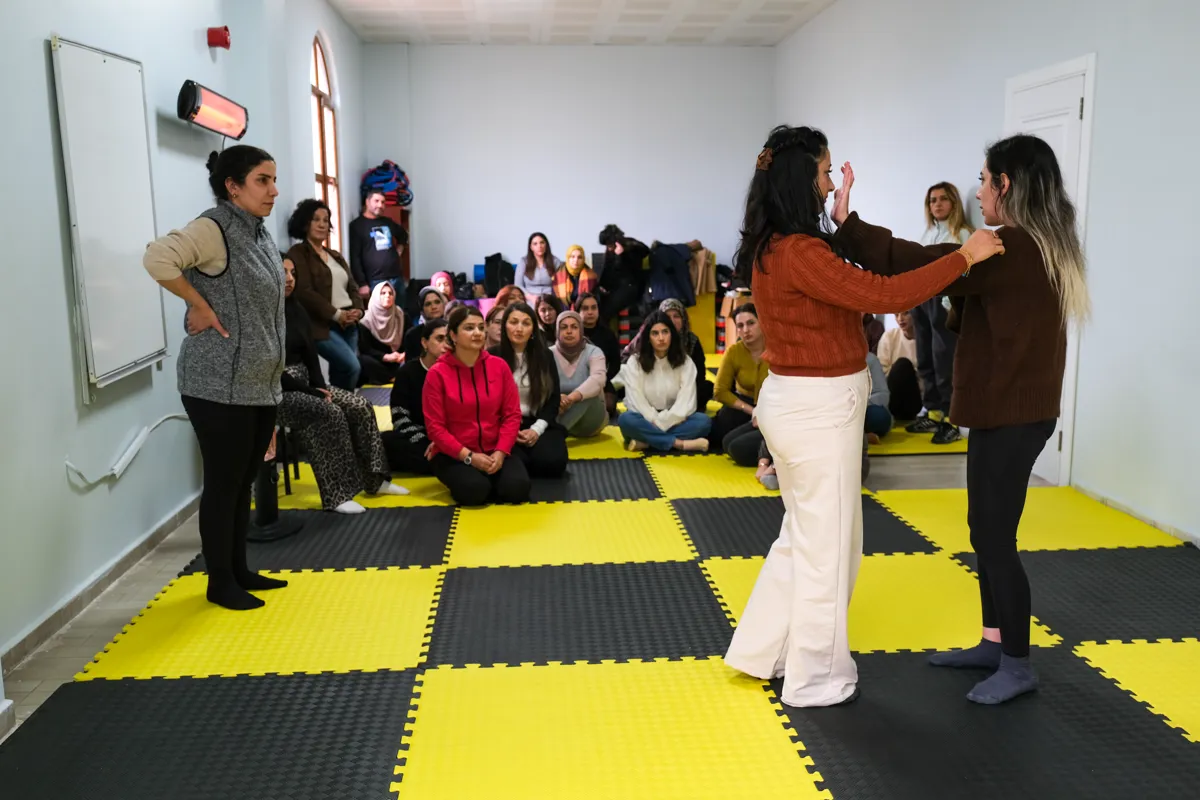 Kadın personel ve kursiyerlere öz savunma eğitimi verildi