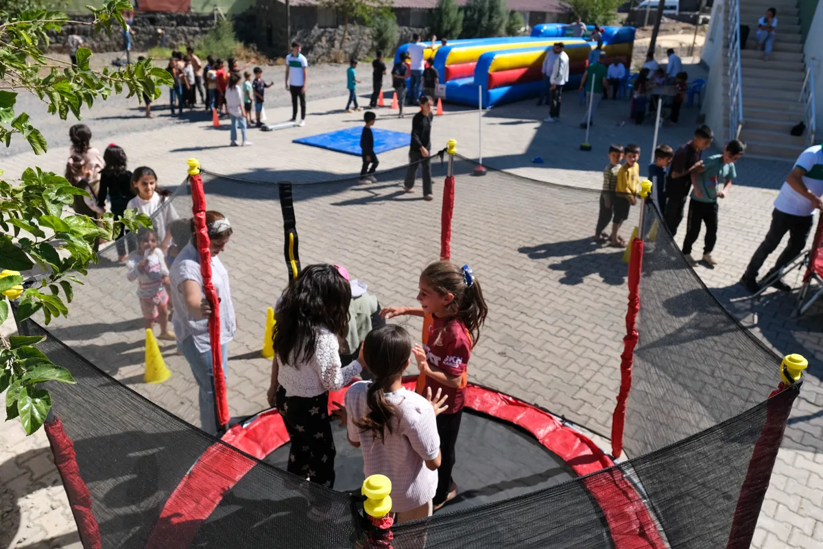 Gezici Çocuk Şenliği, Tomat köyünde çocuklarla buluştu