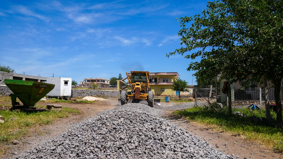 Köylerde yol çalışmaları devam ediyor