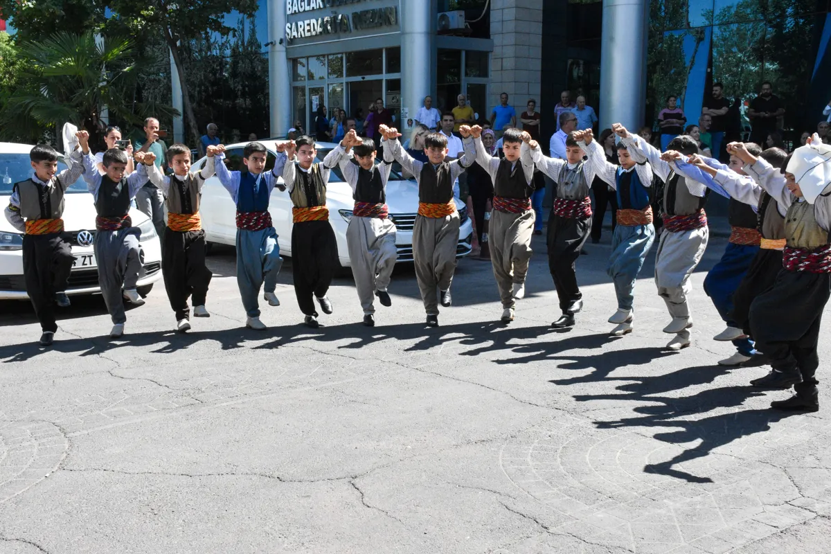 Bağ Evi’nde eğitim alan çocuklar halk oyunlarında iki kupa kazandı
