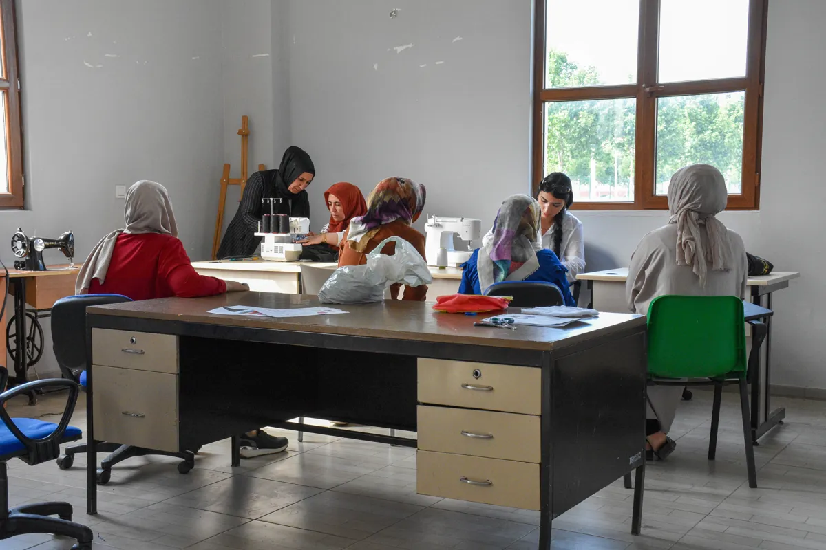 Bağ Evi, müzik, halk oyunları, meslek ve çocuk atölyeleri ile halkla buluşuyor