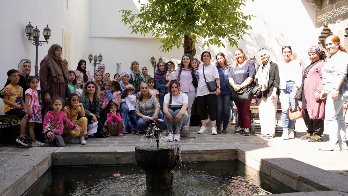 Tarihi Sur ilçesinde Anneler Günü gezisi düzenlendi