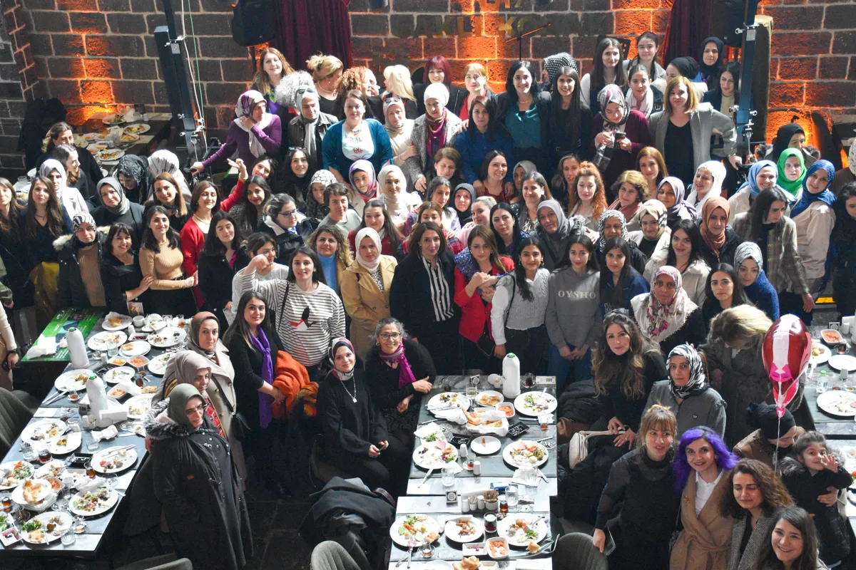 Belediyenin kadın emekçileri ile 8 Mart buluşması düzenlendi