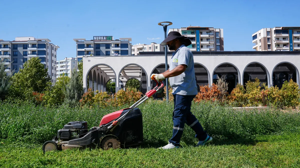 Yeşil alan ve parklarda çalışmalar sürüyor