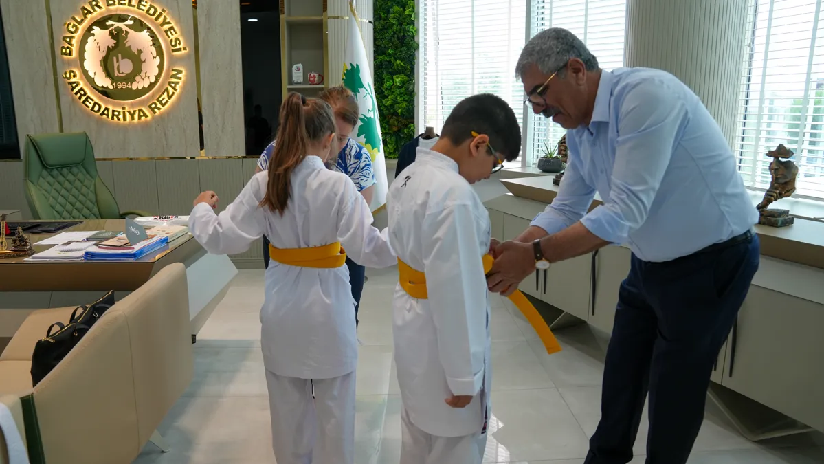 Şampiyon atletler ve sarı kuşak alan sporculardan Eş Başkanlara ziyaret