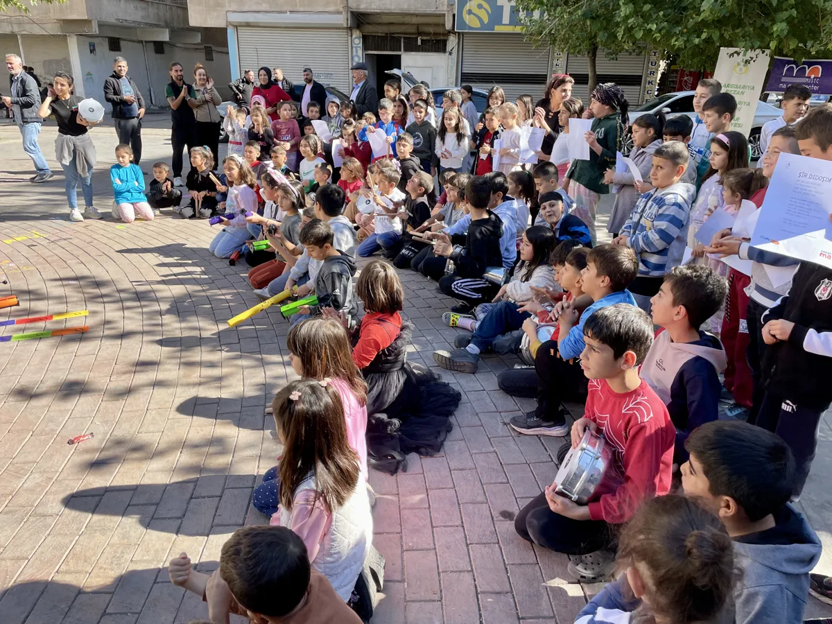 Çocuklarla sanat atölyesi düzenlendi