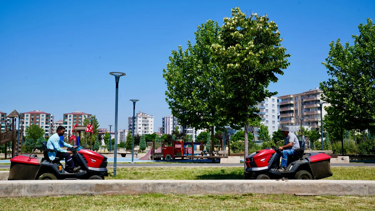 Yeşil alan ve parklarda bakım çalışmaları sürüyor