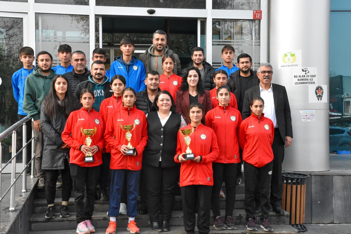 Bölge Şampiyonu Atletizm sporcularından Eş Başkanlara ziyaret