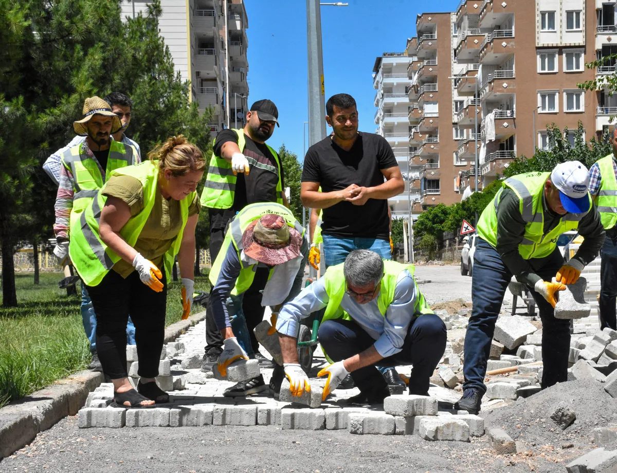 Onarım çalışmaları: 14 bin metrekarelik alanda kaldırım çalışması yürütülüyor