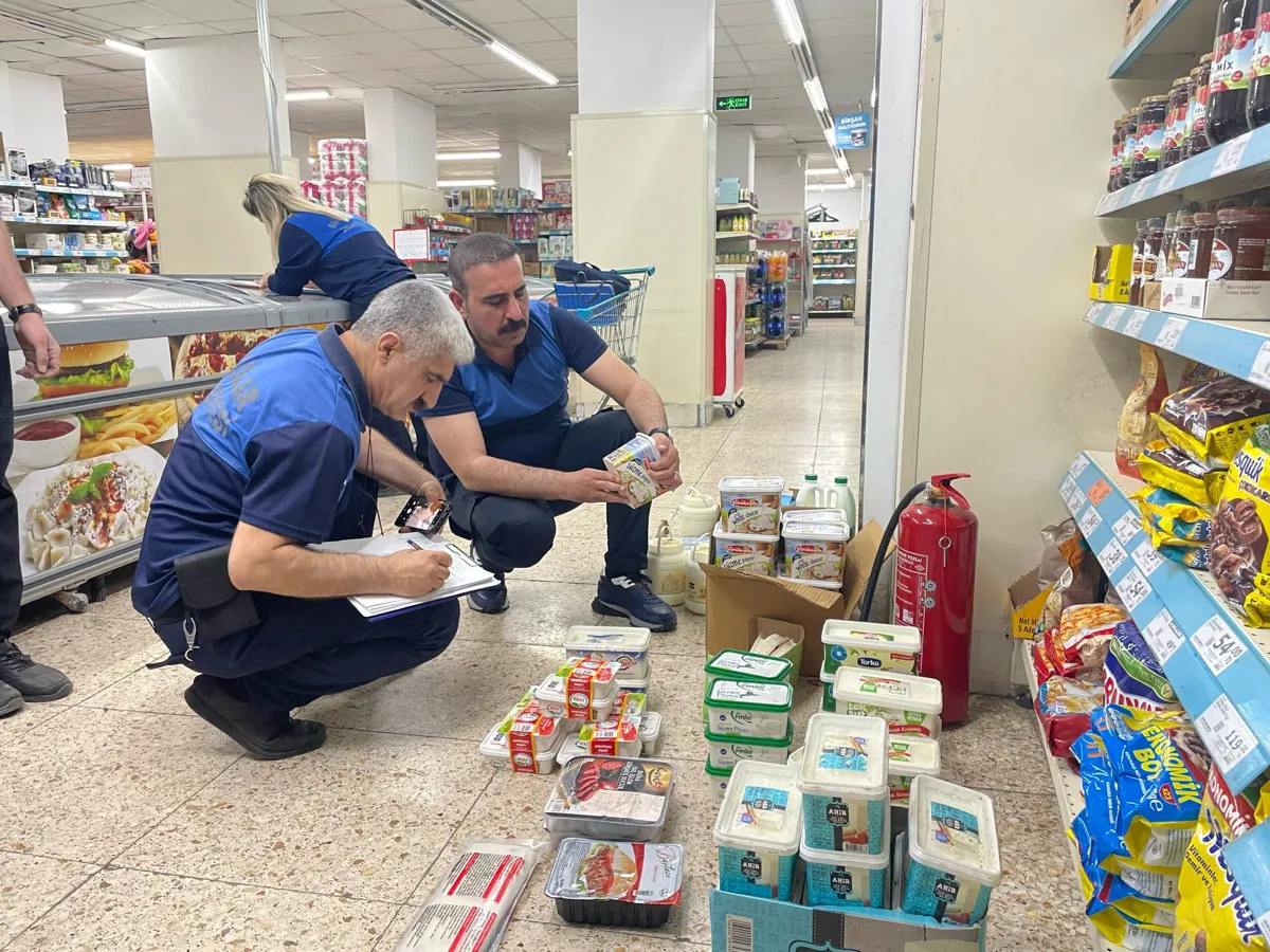 Zabıta sahada: Okuldan sokağa, pazardan markete tüm alanlar denetleniyor