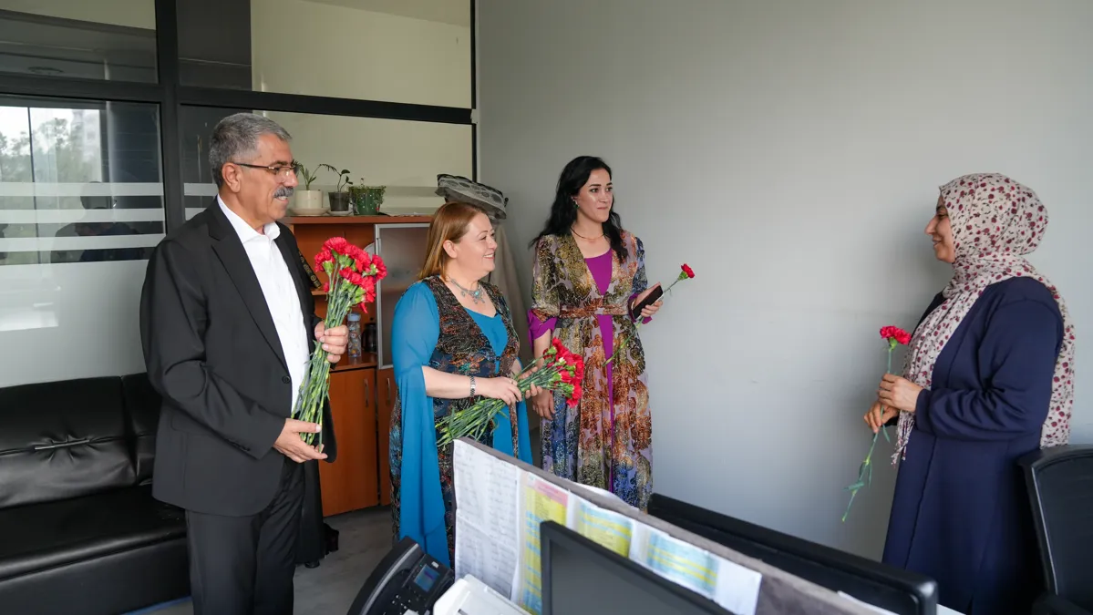 Eşbaşkanlar kadın emekçileri ziyaret ederek  8 Mart’ı kutladı