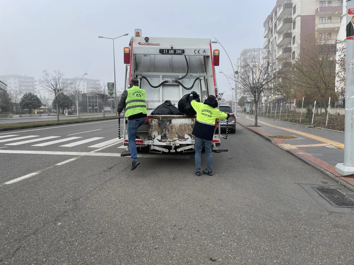 Temizlik çalışmaları 415 kişilik ekiple sürüyor: Hedef temiz Bağlar, temiz Diyarbakır