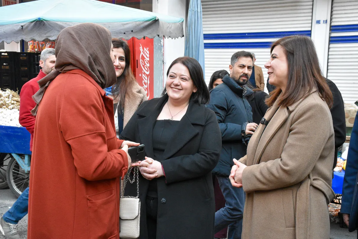 Eş Başkanlar esnaf ve yurttaşlarla bir araya geldi
