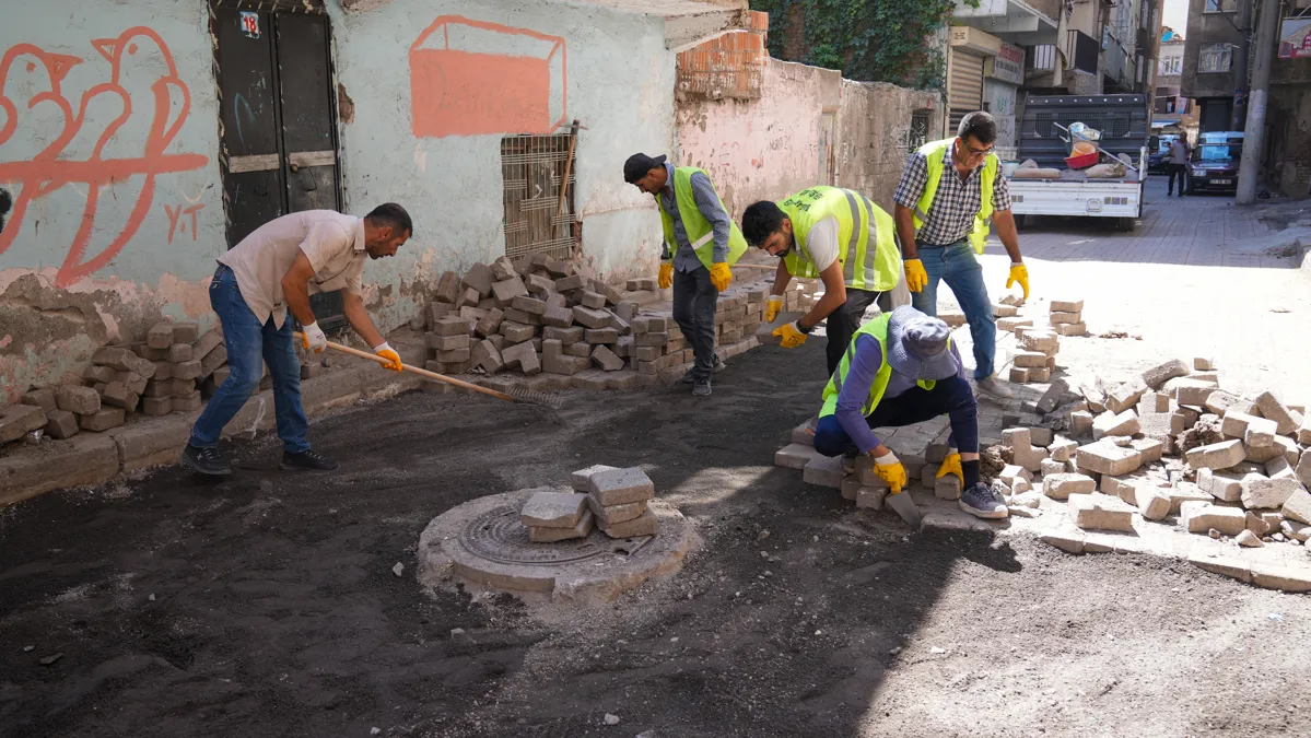 Kaynartepe Mahallesi’nde yol çalışmaları tüm hızıyla sürüyor
