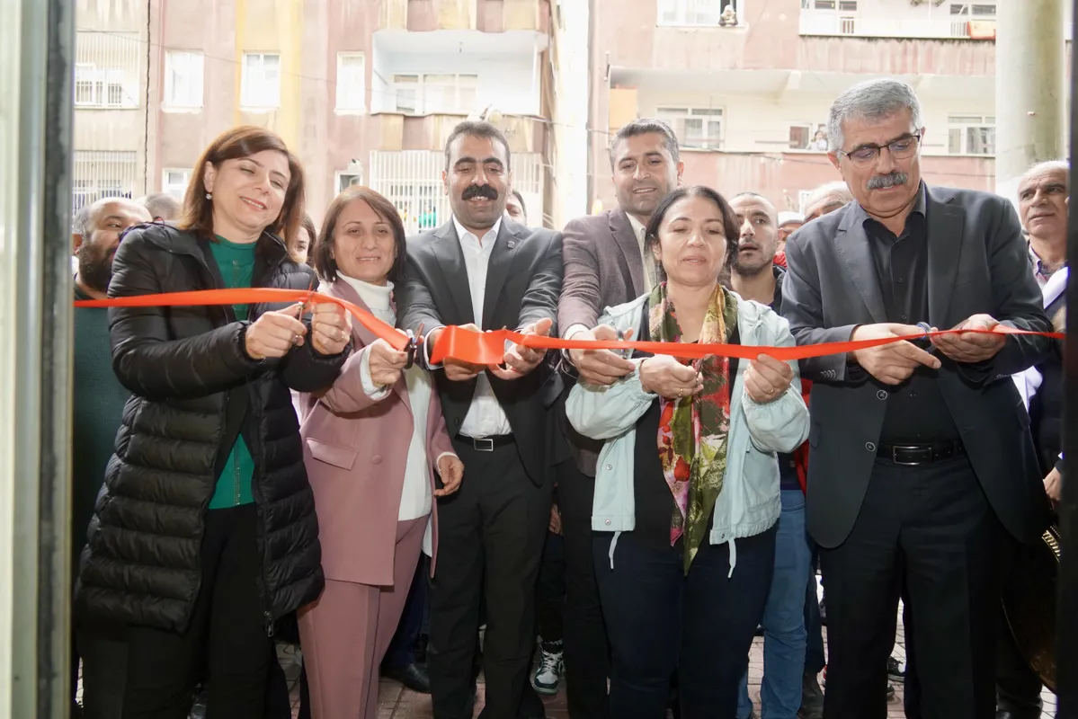 Eş Başkan Siraç Çelik Bağlar'da Halk Lokantasının açılışına katıldı