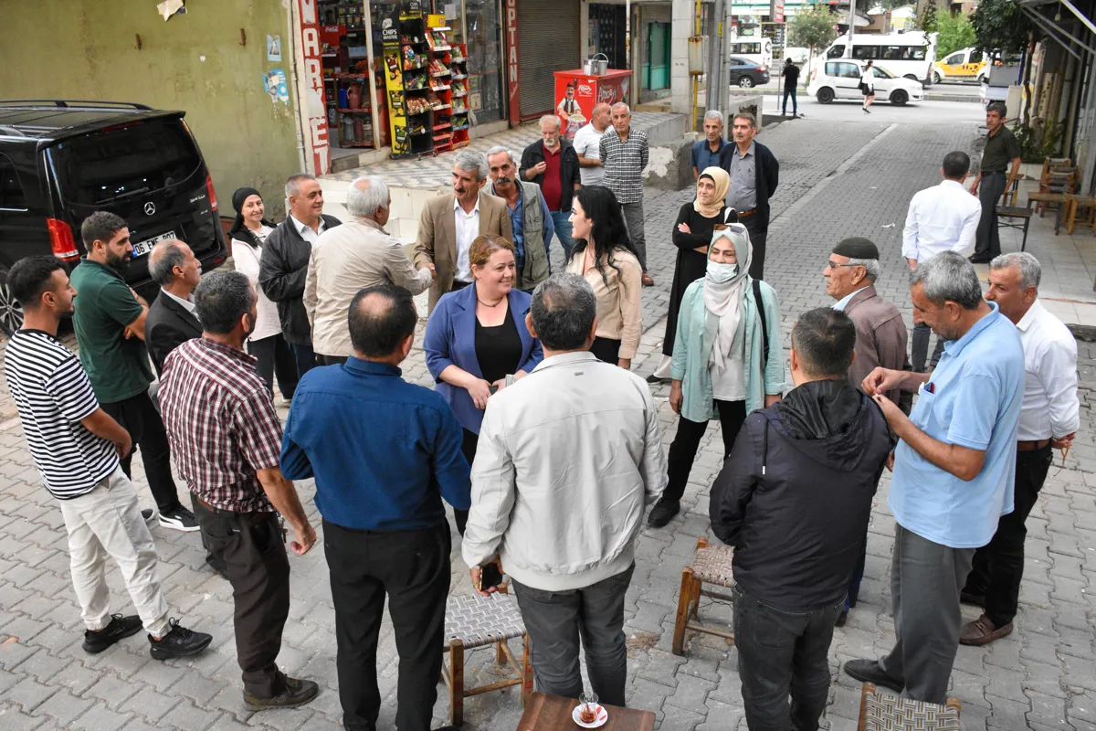 Eş Başkanlar sağanak yağış sonrası esnafı dinledi