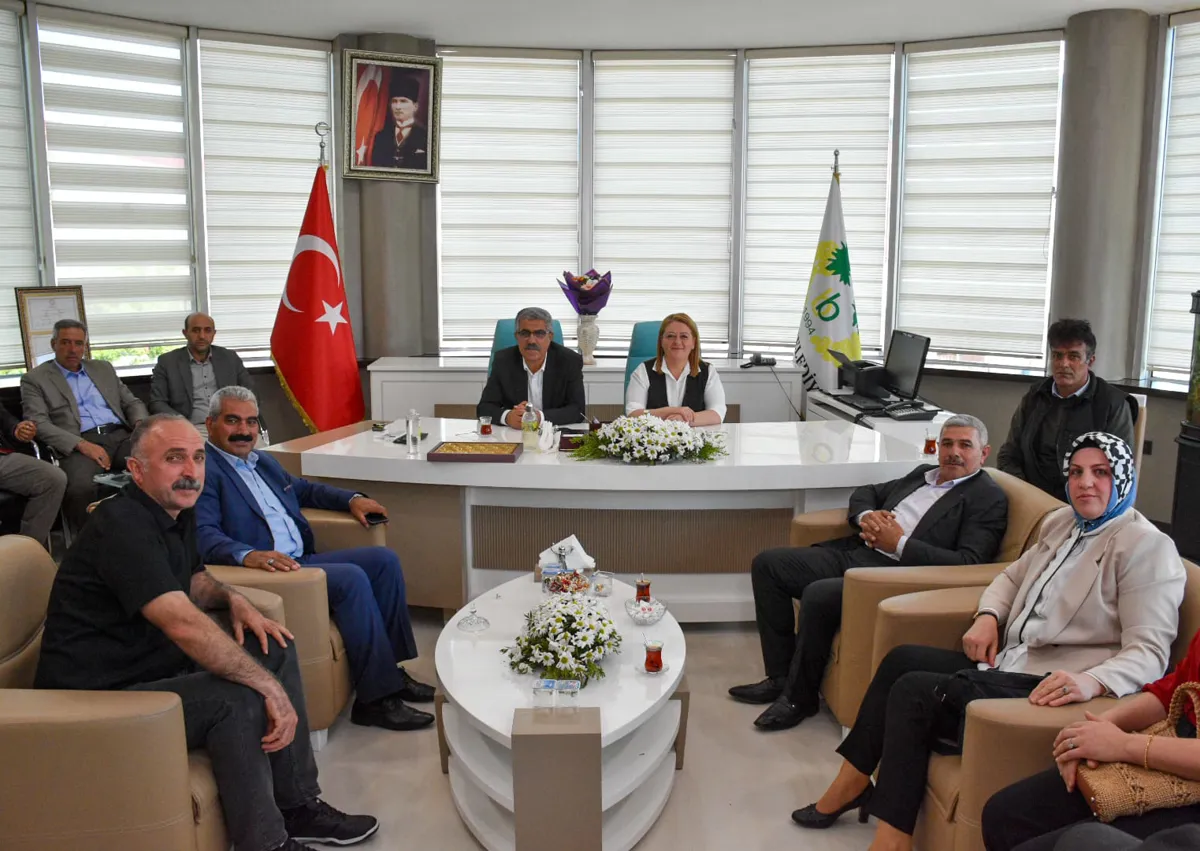 Muhtarlarımız, Eş Başkanlarımıza başarı dileklerinde bulundu.