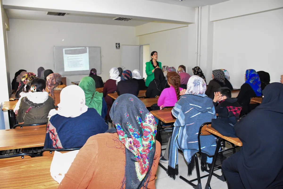 Ferzad Kemanger Halk Kütüphanesi’nde şiddete karşı farkındalık eğitimleri verildi
