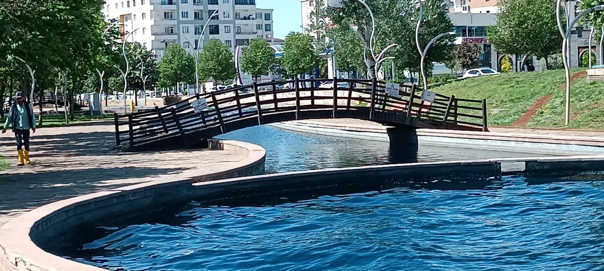 Göletli Park’ta bakım çalışması yapılarak uyarı levhaları yerleştirildi