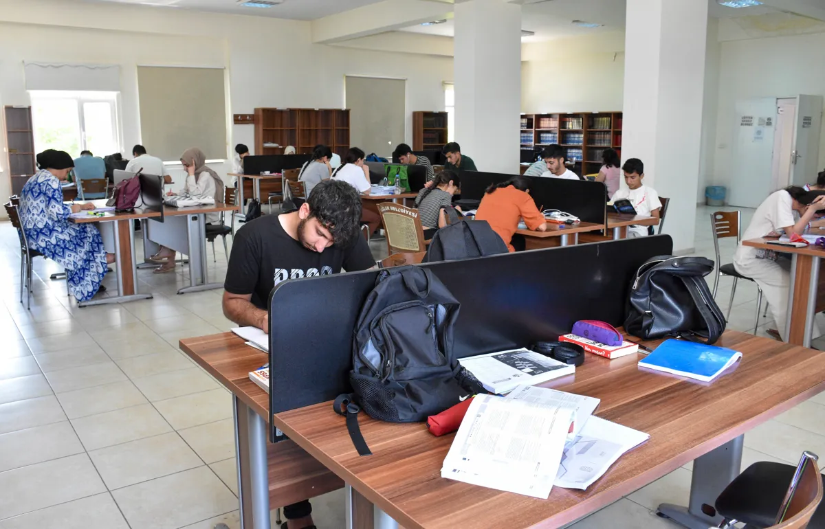 Ferzad Kemanger Halk Kütüphanesi eğitim alma ve sosyalleşme imkanı sağlıyor