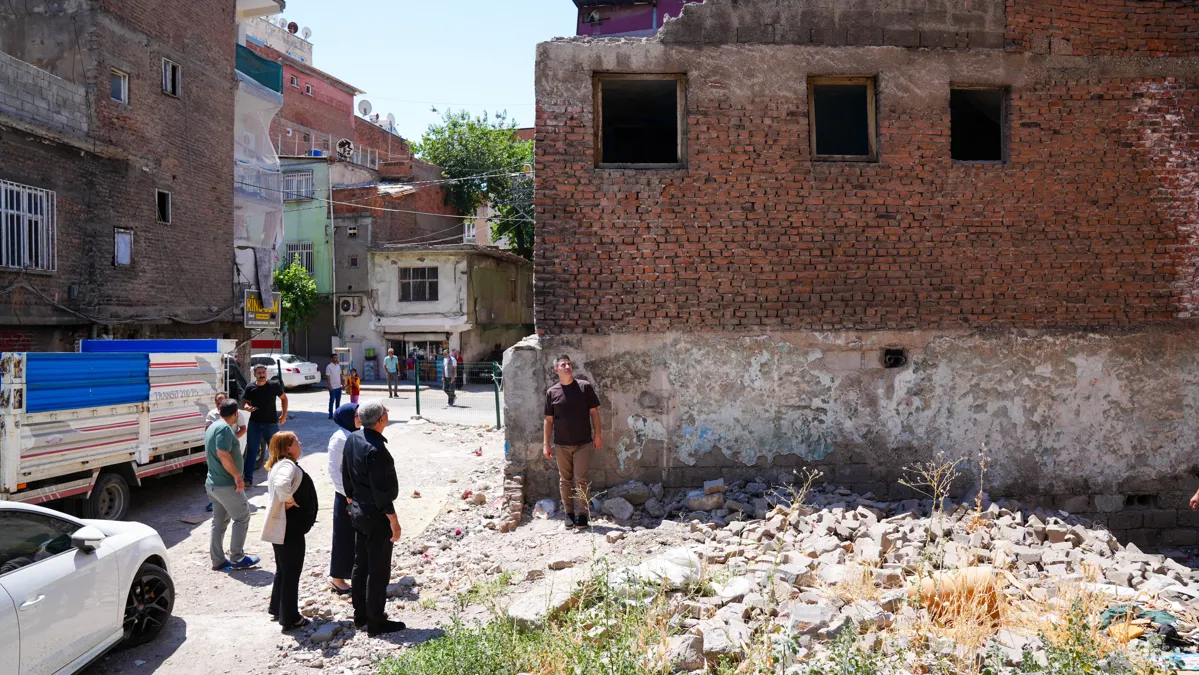 Eşbaşkanlar Muradiye Mahallesi’nde Metruk Yapıları İnceledi