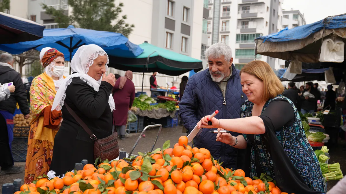 Eşbaşkanlardan esnafa Dünya Anadil Günü ziyareti