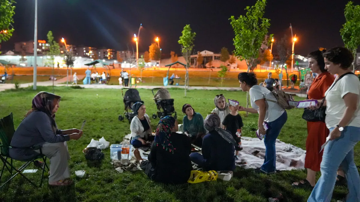 Parklarda farkındalık çalışmaları devam ediyor