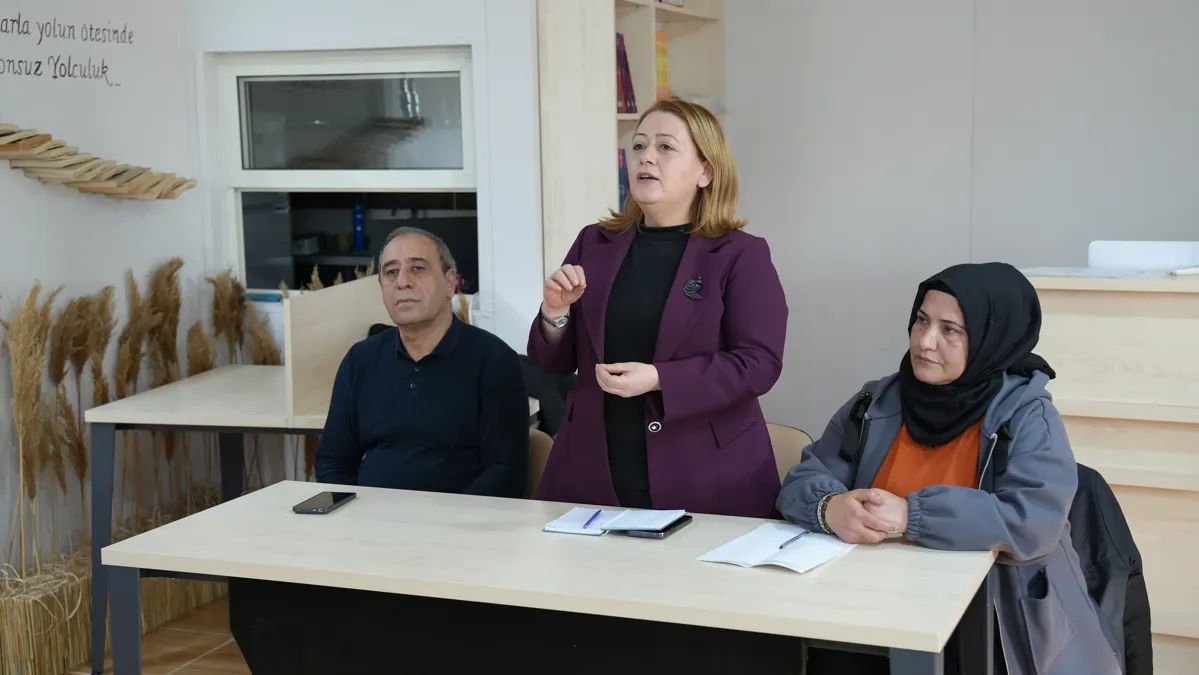 Eşbaşkan Ayaz, Yeniköy Mahallesi'nde yurttaşlarla bir araya geldi