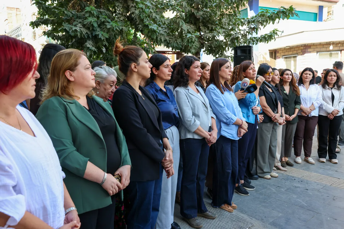 Kadın katliamlarına karşı Bağlar'da açıklama yapıldı