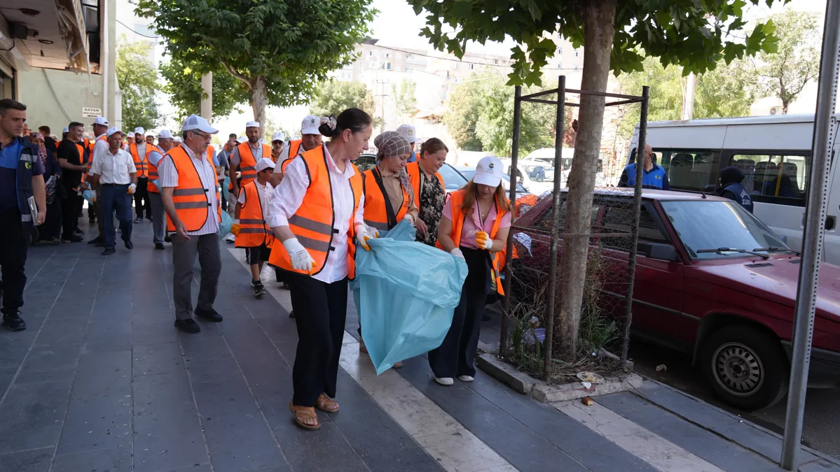 'Kolektif Emekle Temiz Kentler' kampanyası 5 Nisan Mahallesi'nde