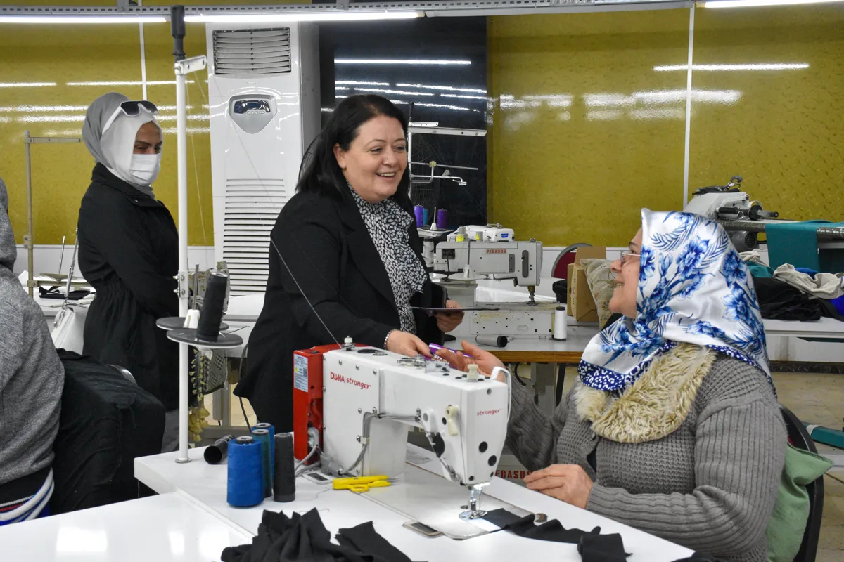 25 Kasım Haftası: Eş Başkan Ayaz tekstil atölyelerini ziyaret etti