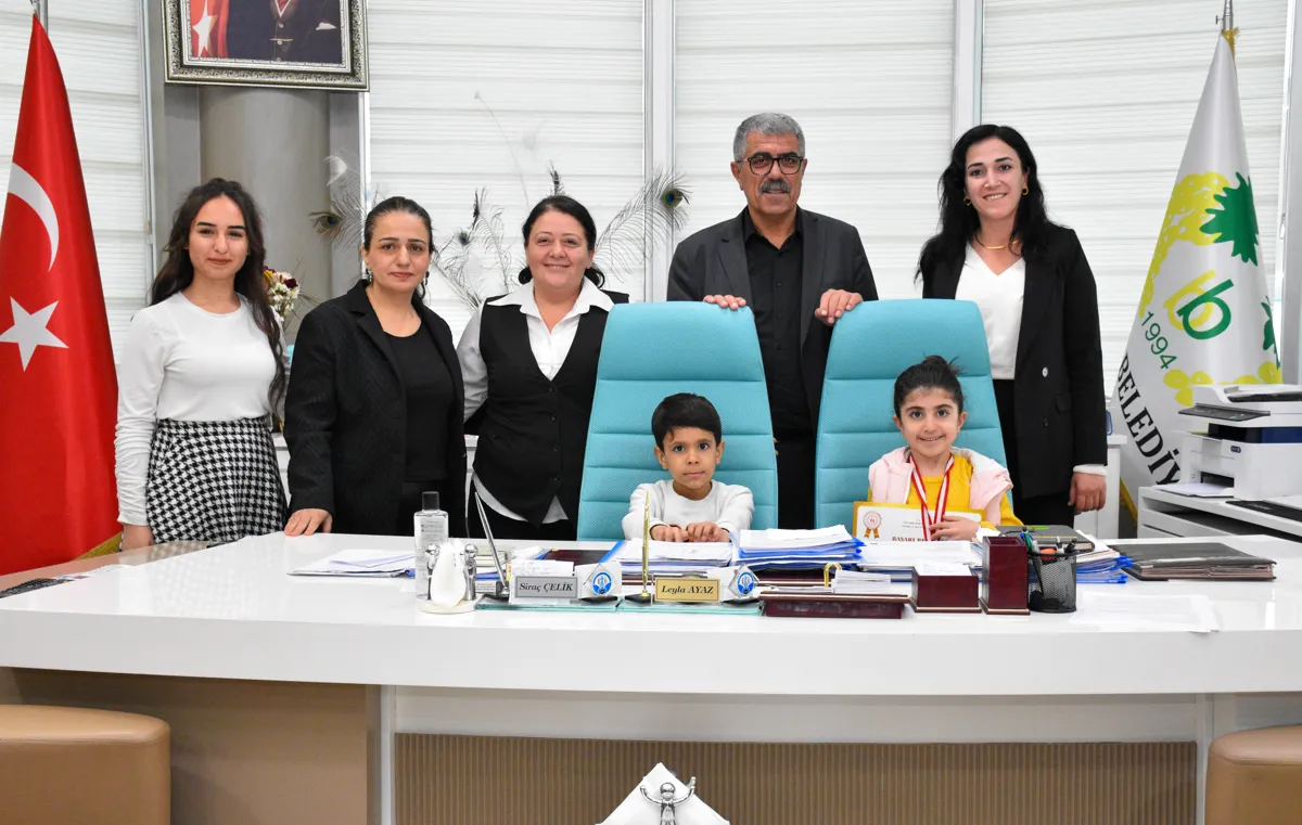 Başarılı satranç sporcuları İkra ve Rebend’den Eş Başkanlara ziyaret