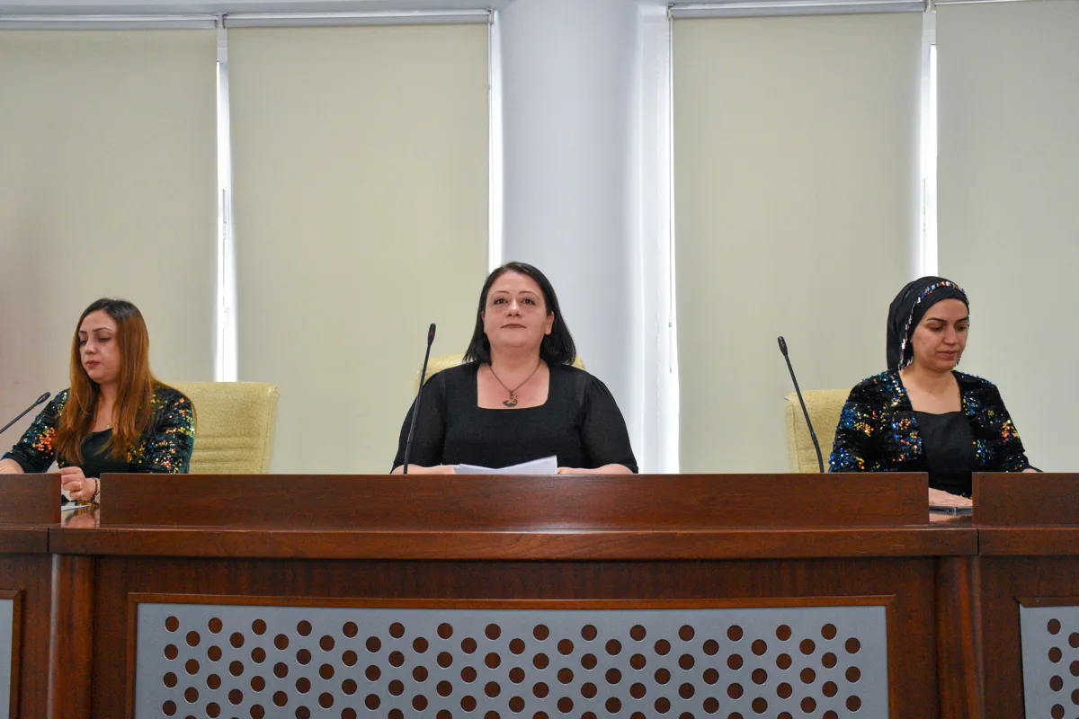 Meclis Toplantısında 8 Mart Vurgusu: Divanda Eş Başkan Ayaz ve Kadın Meclis Üyeleri Yer Aldı