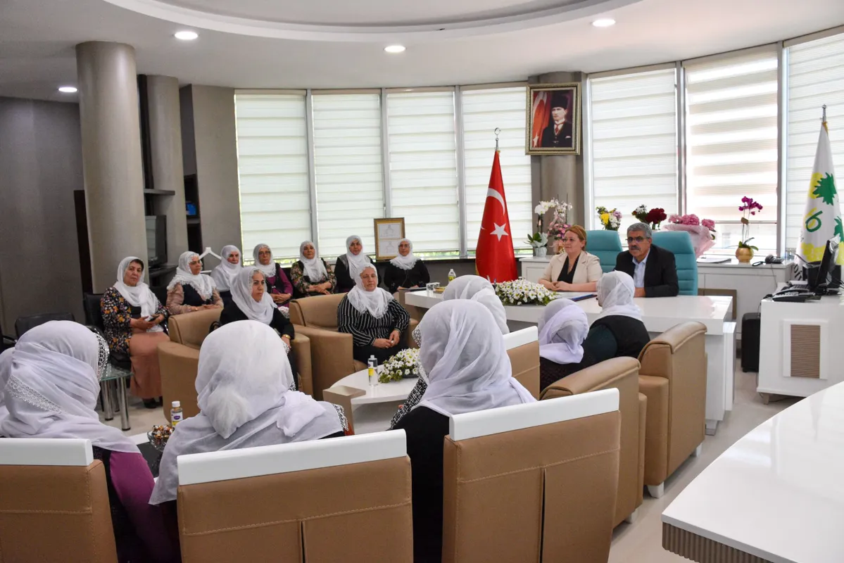 Barış Anneleri İnsiyatifi,Belediyemizi ziyaret ederek,Eş Başkanlarımıza başarı dileklerini ilettiler.