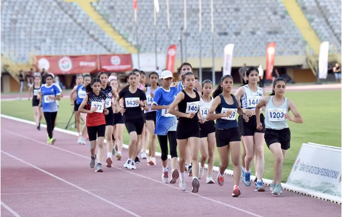 Genç Atletler İzmir’den Madalyalarla  Döndü