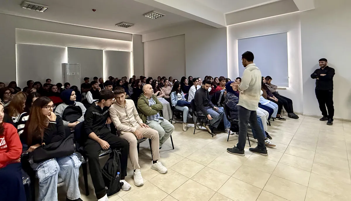 Ferzad Kemanger Halk Kütüphanesi'nde tanıtım semineri düzenlendi