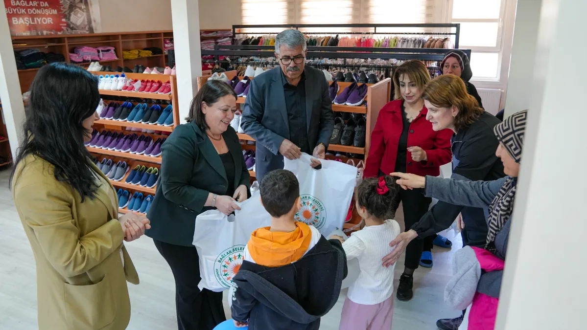 Eş Başkanlardan çocuklara ve ailelere bayram hediyesi