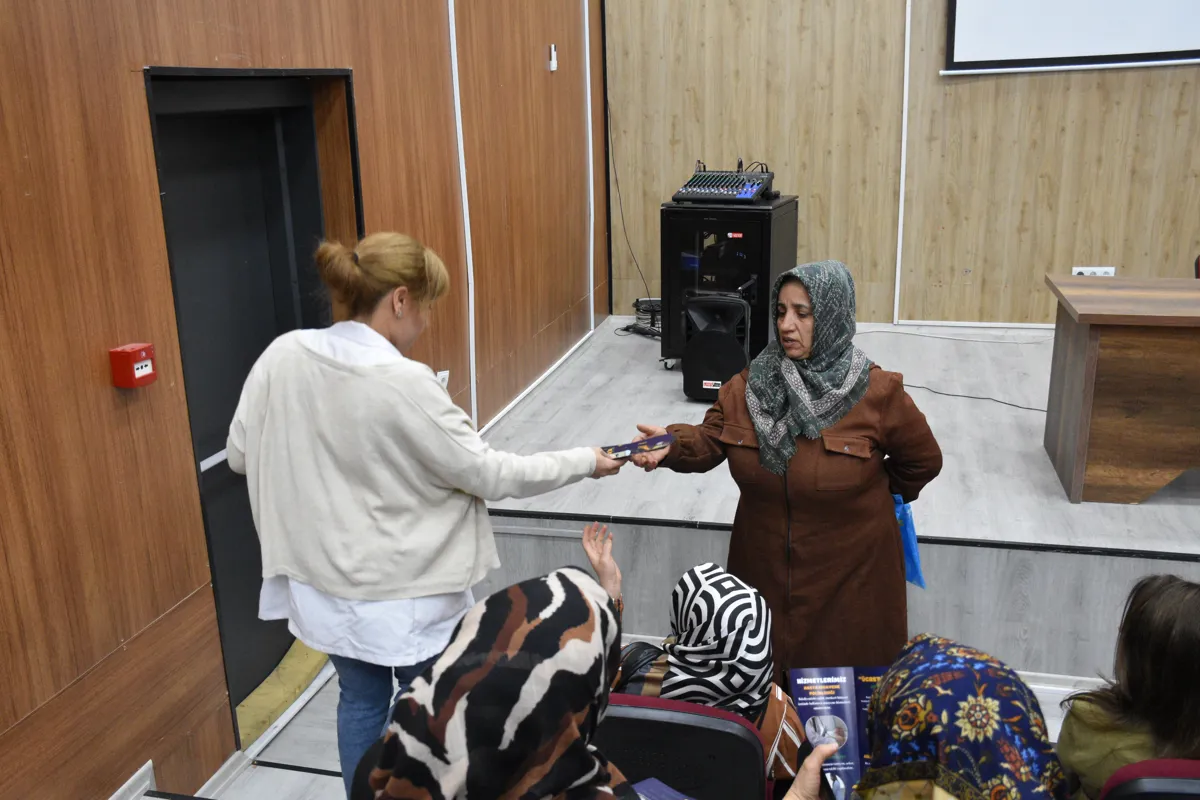 Kadınlar için sağlık seminerleri sürüyor