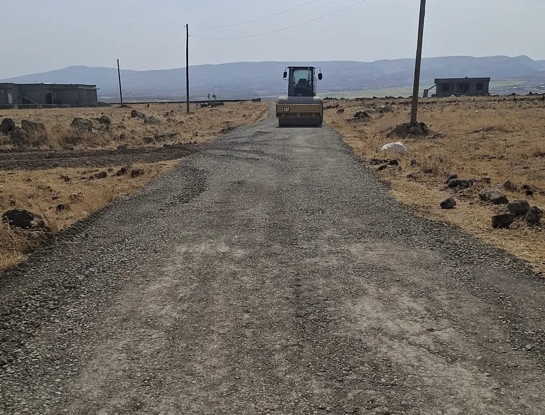 Ekipler Sofi Halil Mezrası'nda ulaşım güvenliği için yoğun bir mesai içinde