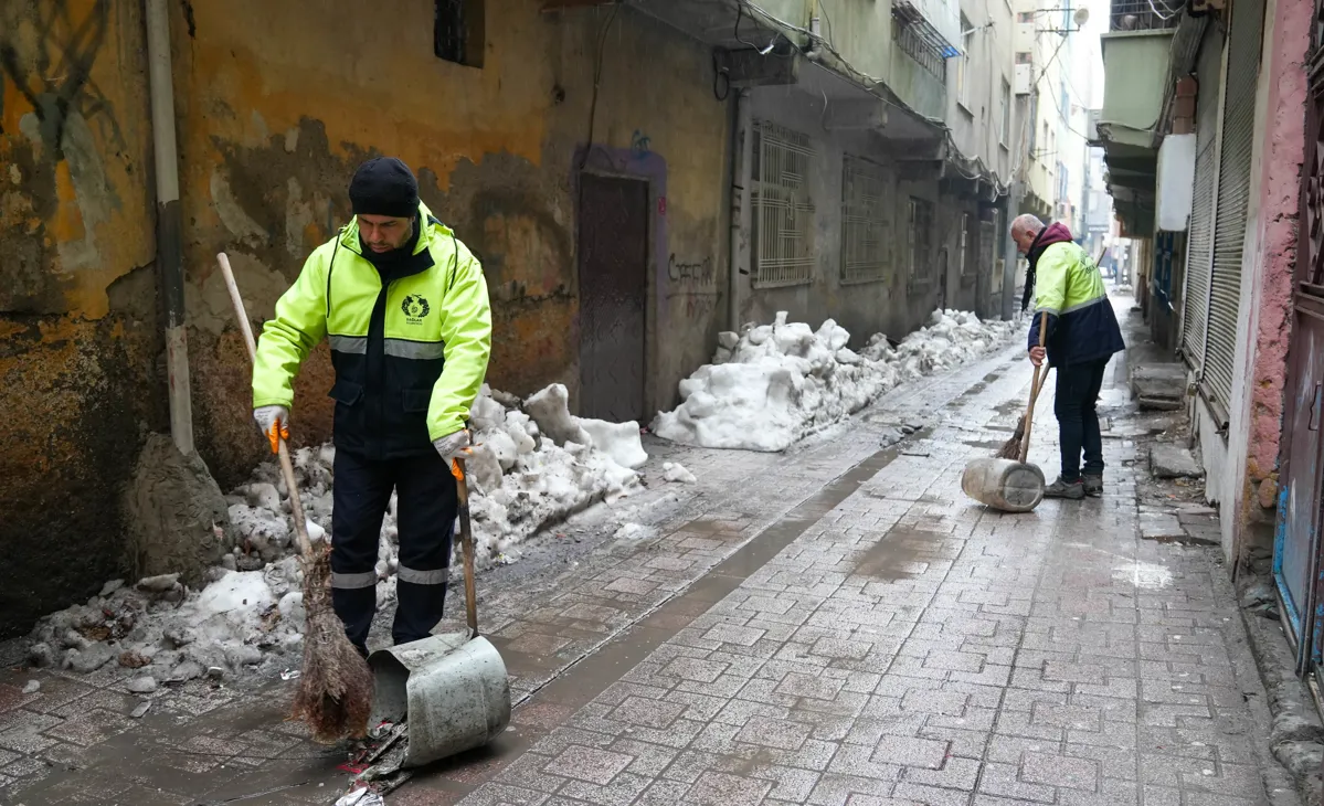 Temizlik çalışmaları hızla devam ediyor