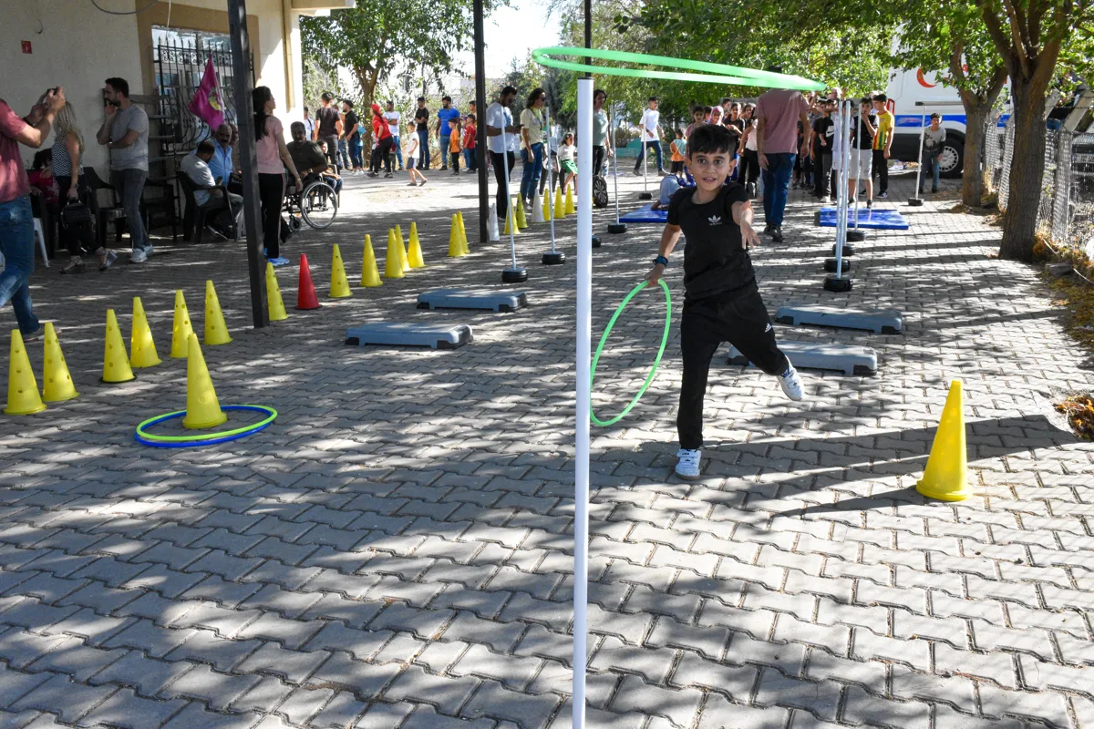 Spor ve sağlık çalışmaları ile kırsal mahallelerde hizmet sürüyor